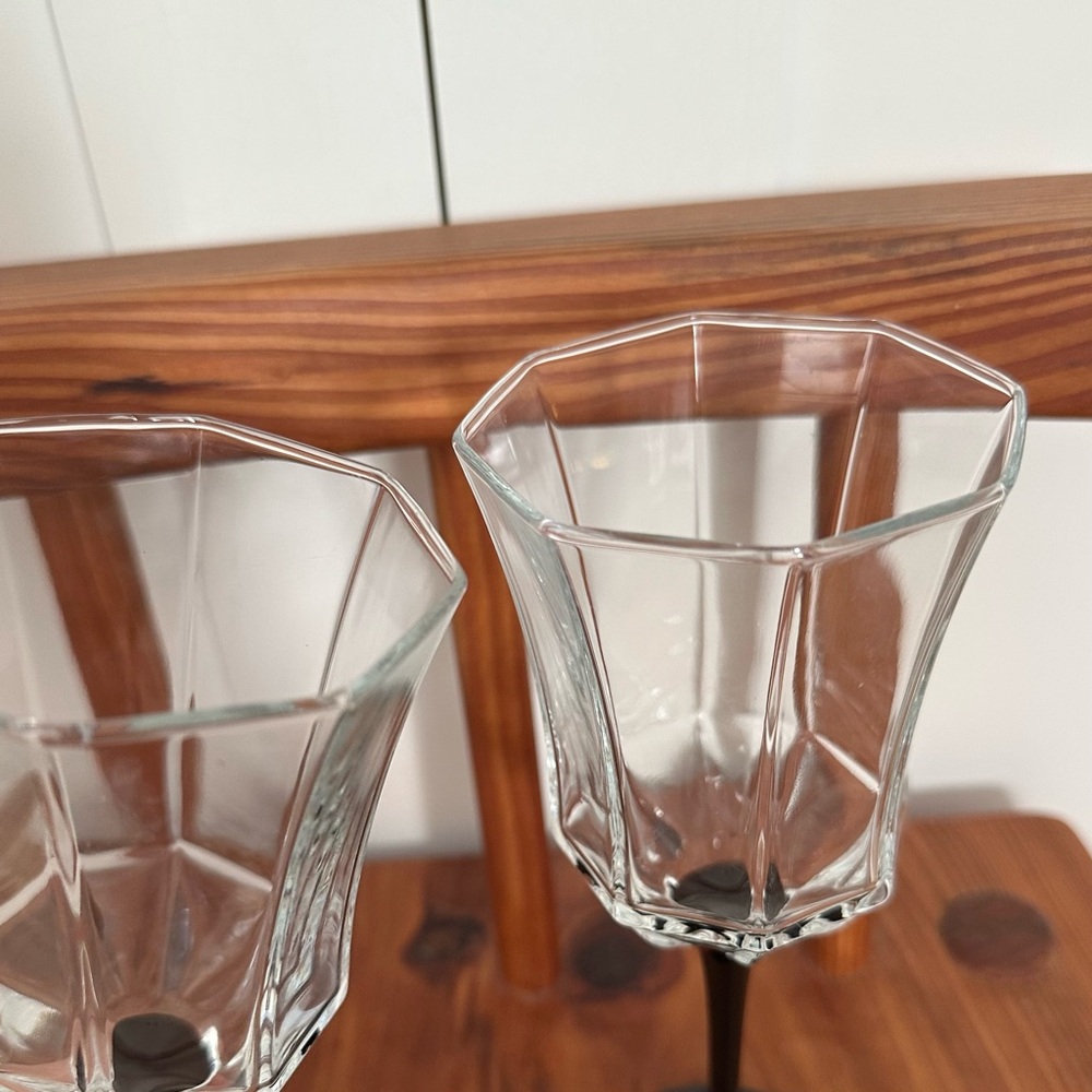 Set of 2 Vintage Arcoroc Octime Wine Glasses Black Stem - Picture 2 of 5